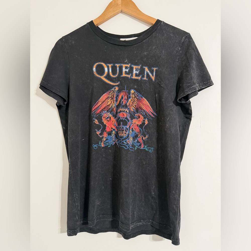 Queen Treasure & Bond Distressed Black Tee Women’s Size Medium